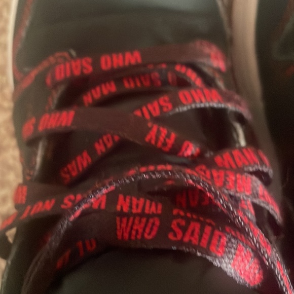 Jordan 1 red and black but wit no box - Picture 6 of 17